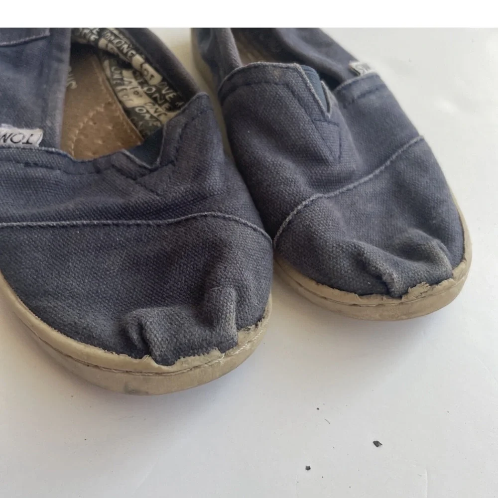 Toms Shoes